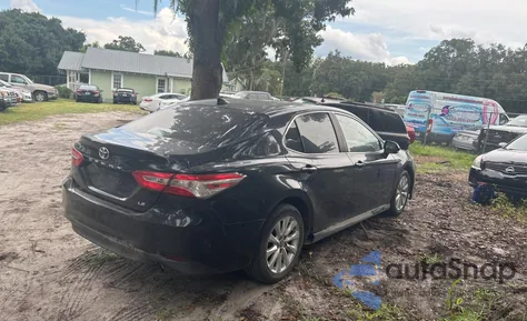 2020 Toyota Camry Le z USA, uszkodzony, nr VIN 4T1C11AK1LU999737